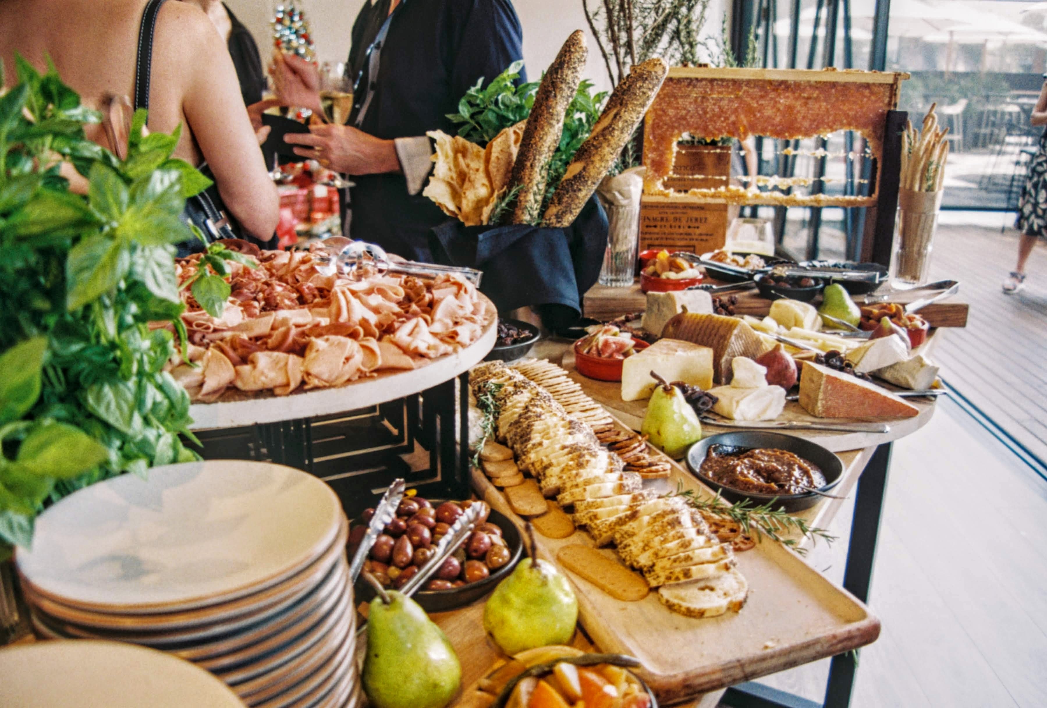 Buffet vs. Plated: Which Style of Catering to Choose - Zola Expert Wedding  Advice